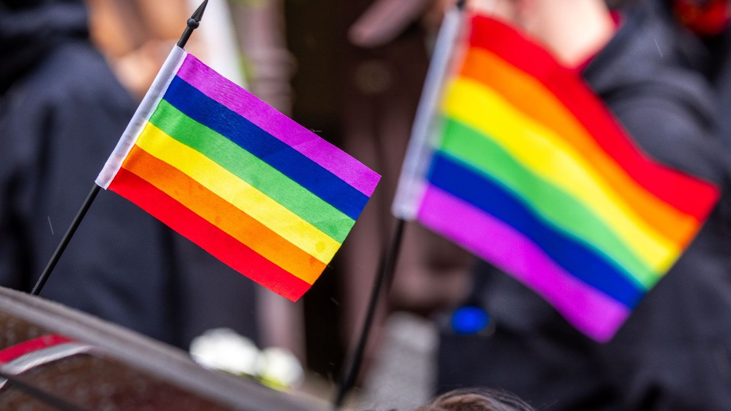 CSD in Thüringen: Etwa 300 Menschen beim Christopher Street Day in Mühlhausen