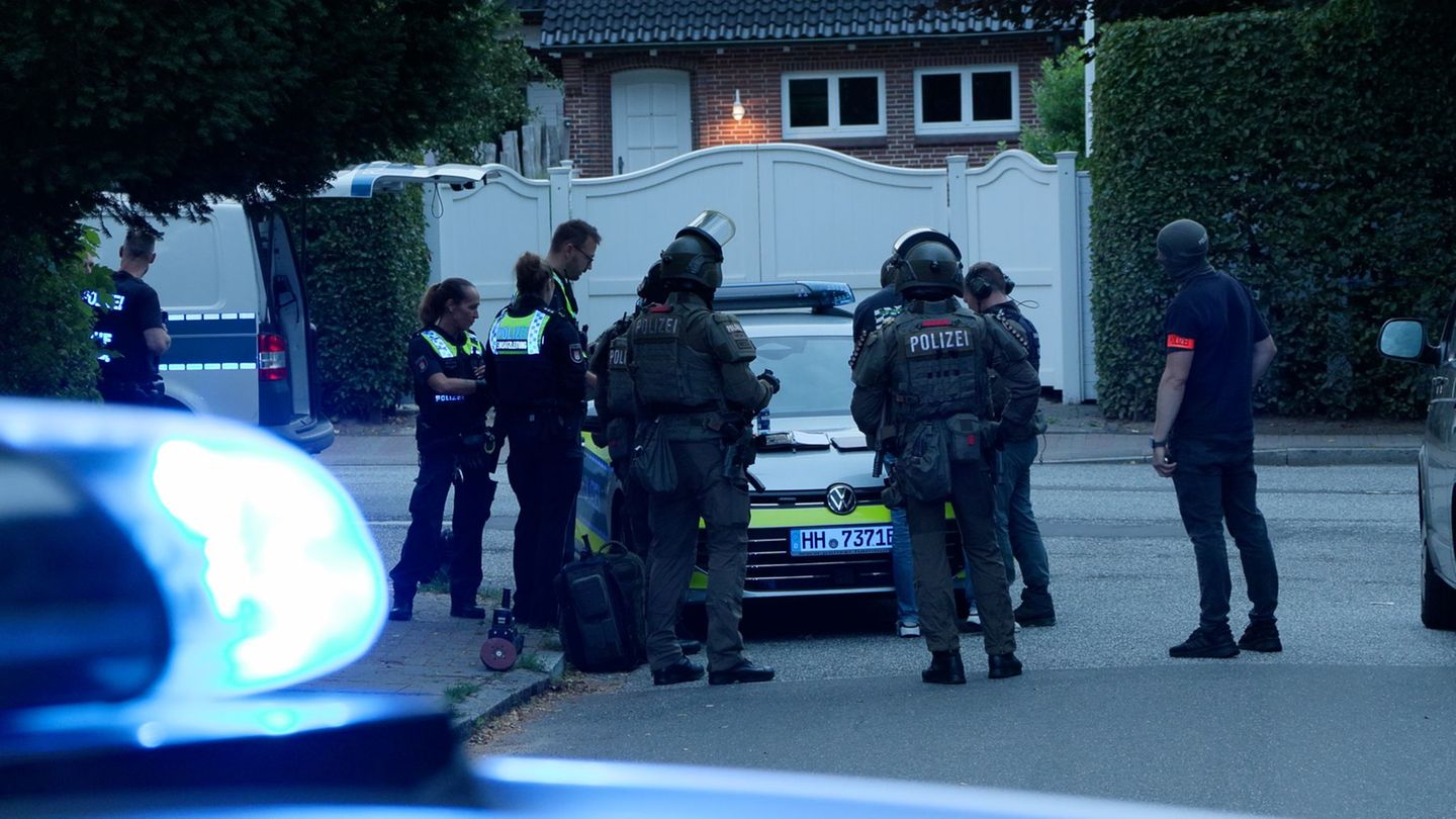 Festnahme in Wohnung: Mann raubt mit Schusswaffe Tankstelle aus