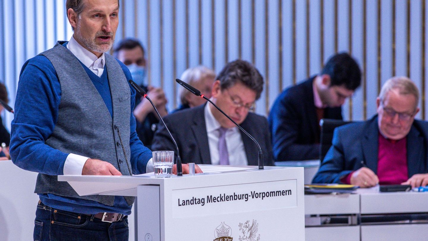 Mutmaßlich rechtsradikal: Landtagsabgeordneter Noetzel in Güstrow angegriffen