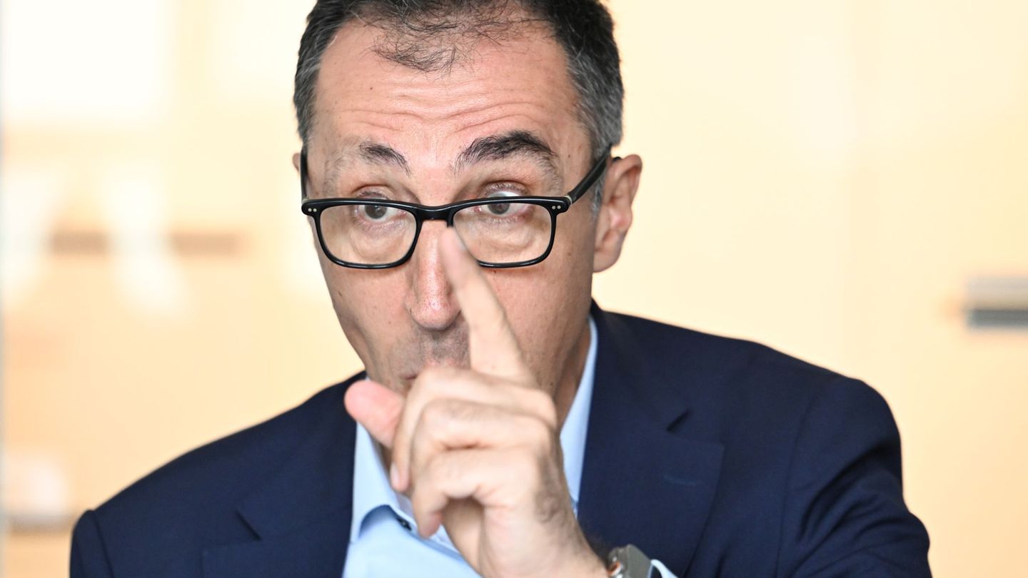 Tiktok und Co.: Özdemir fordert Social-Media-Verbot für Kinder